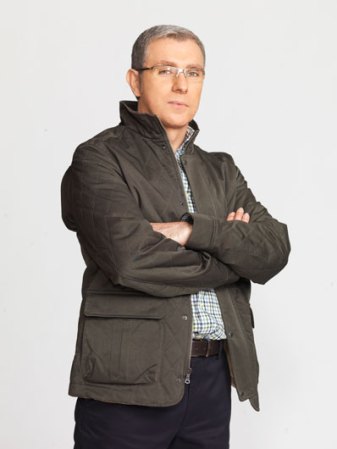 Carlos Torres Torrija como Julio Montemar.
