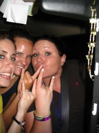 Fotos tomadas de la página que Casey Anthony mantenía en photobucket.com antes de ser juzgada y exonerada por la muerte de su hija Caley Anthony y que fueron consideradas como posible evidencia por la fiscalía.