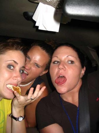 Fotos tomadas de la página que Casey Anthony mantenía en photobucket.com antes de ser juzgada y exonerada por la muerte de su hija Caley Anthony y que fueron consideradas como posible evidencia por la fiscalía.