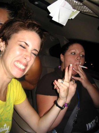 Fotos tomadas de la página que Casey Anthony mantenía en photobucket.com antes de ser juzgada y exonerada por la muerte de su hija Caley Anthony y que fueron consideradas como posible evidencia por la fiscalía.