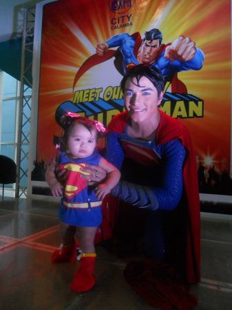 Herbert Chávez, el joven que se dejó una fortuna para ser Superman.