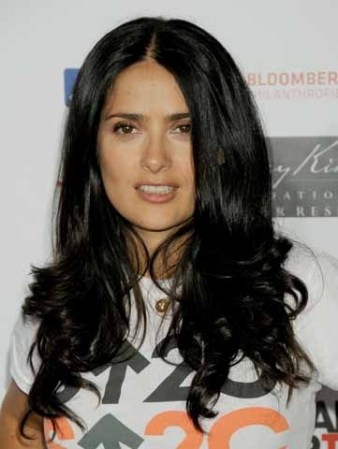 La bella Salma Hayek antes llevaba su cabello largo...