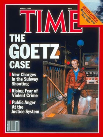 22 DE DICIEMBRE, 1984: Bernhard Hugo Goetz abrió fuego en una estación del subway dejando seriamente heridas a cuatro jóvenes por presuntamente tantearlo. Goetz fue sentenciado solo meses de cárcel tras ser encontrado no culpable de una ola de cargos agravados.