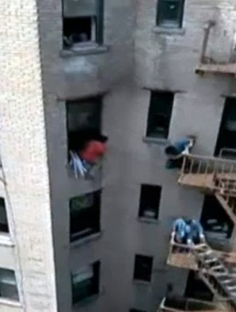 El aparatoso fuego ocurrió en un edificio de Washington Heights.