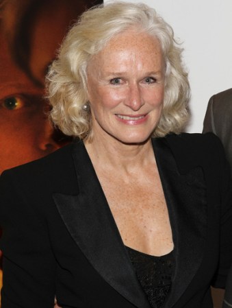 Glenn Close tiene una nariz afilada que se ensancha hacia la punta. Podría ser el estereotipo de nariz de bruja. Jamás quiso pasar por el quirófano. Ella está orgullosa de su aspecto.