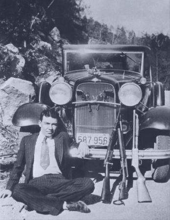 Clyde Barrow nació en el condado Ellis, al sur de Dallas. Su padre era un agricultor empobrecido.