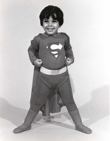 Comenzó su carrera actoral a los seis años en un programa de niños que producía su padre, Elín Ortiz, en Puerto Rico.