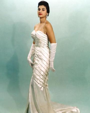 Luz Marina en traje de noche.