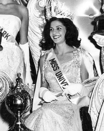 Ieda María en la noche de su coronación.