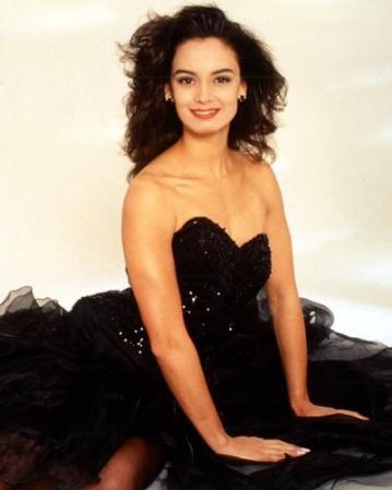 Lupita en traje de noche.