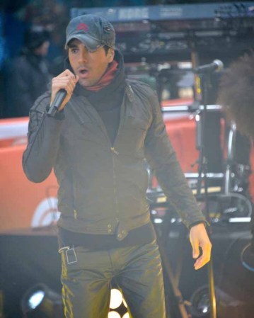 Enrique Iglesias subió la temperatura de sus fans.