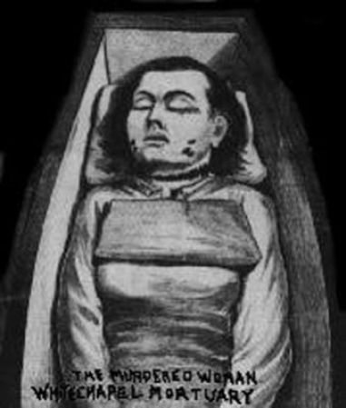 El cadáver de la primera mujer asesinada, Mary Ann Nichols, fue descubierto el 31 de agosto de 1888 en un lugar conocido como Buck´s Row.