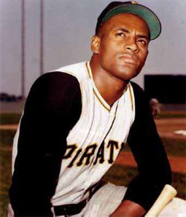 El pelotero puertorriqueño Roberto Clemente murió la noche del 31 de diciembre de 1972 cuando el avión en el que viajaba cayó al Mar Caribe. El jugador de las Grandes Ligas se dirigía a Nicaragua para llevar ayuda tras un devastador terremoto.