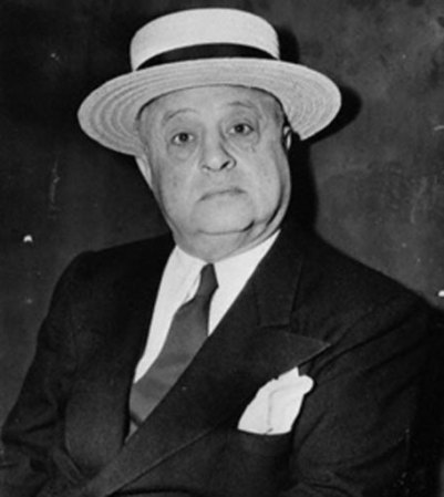 Otro empleado de Al Capone era Jack Guzik, un experto administrador de burdeles.