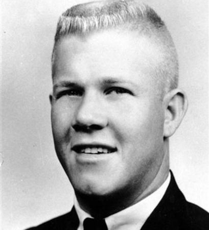 AGOSTO 1, 1966. Charles Whitman asesinó a 17 personas e hirió a 32 más en una jornada siniestra en la Universidad de Texas en Austin. Fue batido por la policía ese mismo día.
