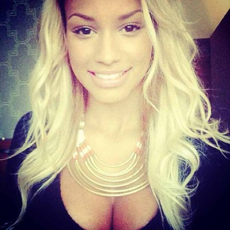 Fanny Neguesha novia de Balotelli, sin duda el rubio le queda espectacular.