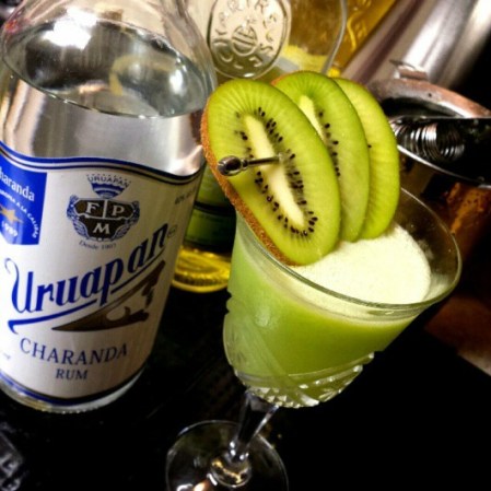 Charanda. Es una bebida alcohólica regional mexicana, antes conocida como aguardiente. Es típica del estado de Michoacán.