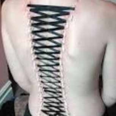 Debido a que la curación de múltiples piercings a la vez es bastante estresante para el cuerpo, la mayoría de las personas optan por llevar piercings corsé temporales.