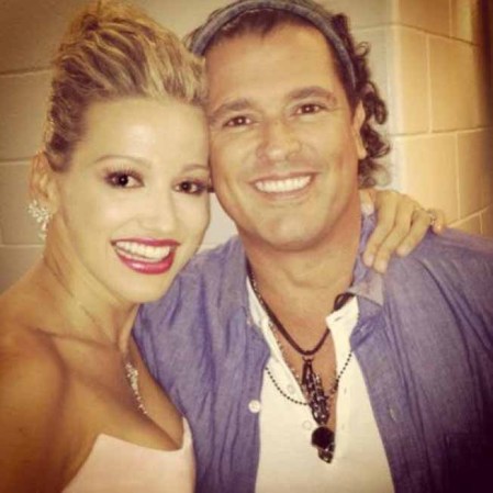 Es casada y tiene dos hijos. Es ingeniero industrial y considerada la reina del "Tropipop", la combinación de los ritmos tropicales y el vallenato. En la foto: Fanny Lú junto a su compatriota y reconocido, compositor y cantante, Carlos Vives.