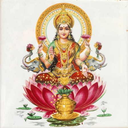 El Hinduismo se basa en la idea del karma: reencarnamos en distintos cuerpos dependiendo de nuestras acciones en vida, como castigo o premio.