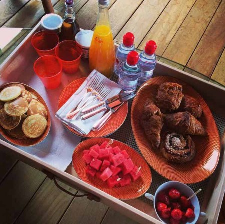 En esta foto se ve el tipo de desayunos que le dan a Sofía.