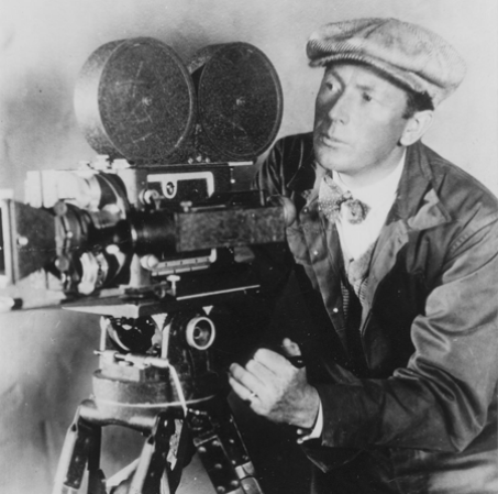 El director de cine F. W. Murnau ("Nosferatu"). falleció el 11 de marzo de 1931 al chocar contra un poste de luz el Rolls Royce en el que viajaba. El chofer, un filipino de 14 años, sobrevivió.