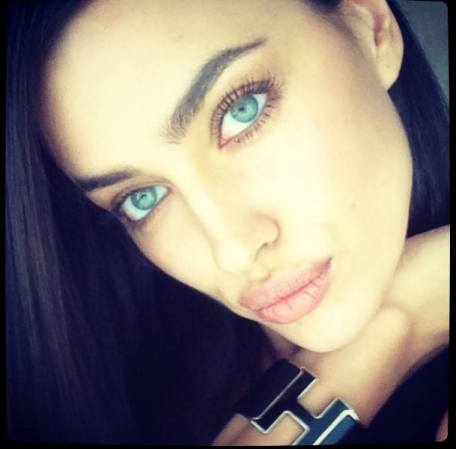 Irina Shayk nació en Yemanzhelinsk, Rusia, de padre tártaro y madre rusa.