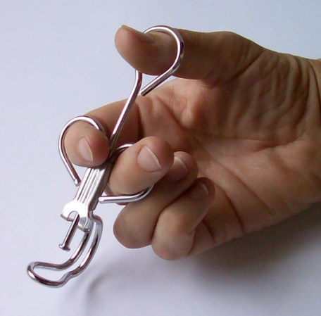 Deshuesadora de cerezas, te ayudara a quitar fácilmente el hueso de las cerezas sin maltratarlas.