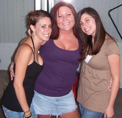Fotos tomadas de la página que Casey Anthony mantenía en photobucket.com antes de ser juzgada y exonerada por la muerte de su hija Caley Anthony y que fueron consideradas como posible evidencia por la fiscalía.