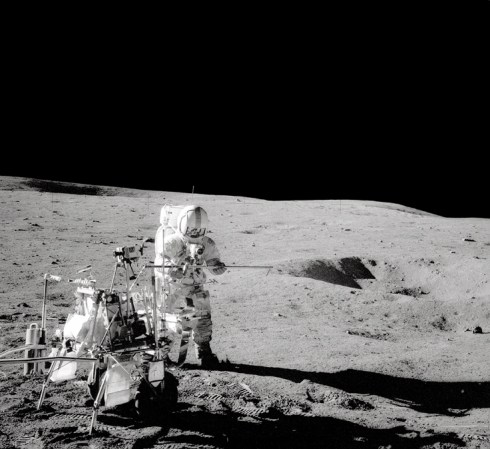 Capitan Alan Bartlett Shepard en la superficie lunar en 1971.