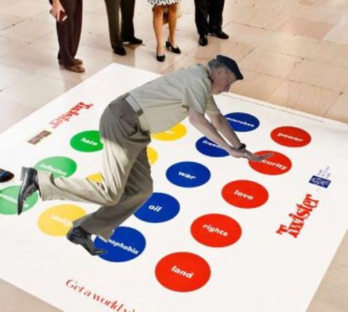Pero no sólo lo vemos en las Olimpiadas, sino jugando Twister.