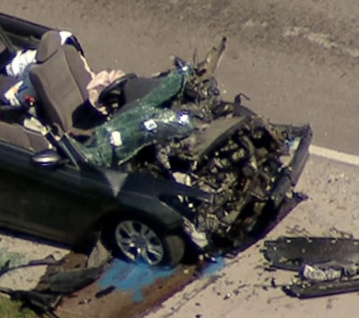 ABRIL 22, 3014 - Un accidente vehicular tiene a vuelta de rueda a los automóviles cerca de U.S. Highway 380 en Dallas Parkway.