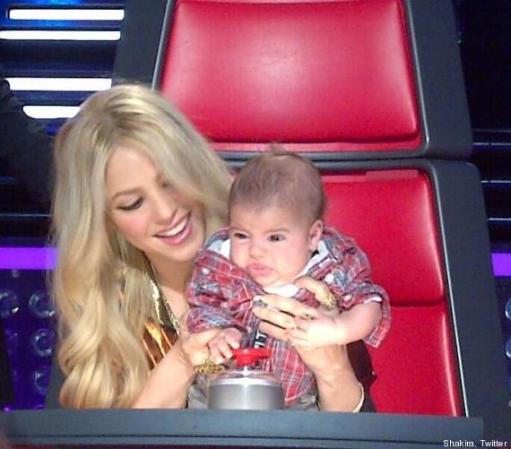 Shakira con Milan en el set de "The Voice", publicada el jueves 14 de abril del 2013.