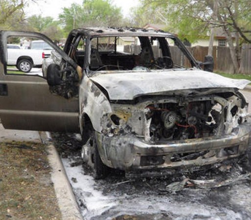 El Departamento de Bomberos dijo que todos los vehículos quemados fueron encontrados alrededor de Hemphill Street y Berry Avenue.