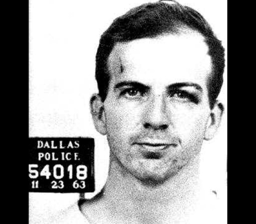 A pesar de las decenas de teorías sobre el magnicidio, Lee Harvey Oswald fue el único inculpado por el asesinato, aunque lo negó hasta la muerte.