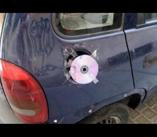 ¿Para qué gastar en otro tapón de la gasolina? Cuando se puede solucionar con un CD.