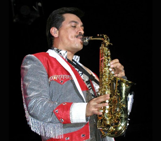 Eduardo Hernandez es uno de los cinco integrantes de la banda.