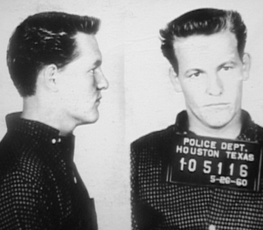 29 DE MAYO, 1979: El padre del reconocido actor Woody Harrelson, Charles Voyde Harrelson, fue encontrado culpable de ser un asesino a suelto y responsable de la muerte del juez de distrito John H. Wood, Jr.