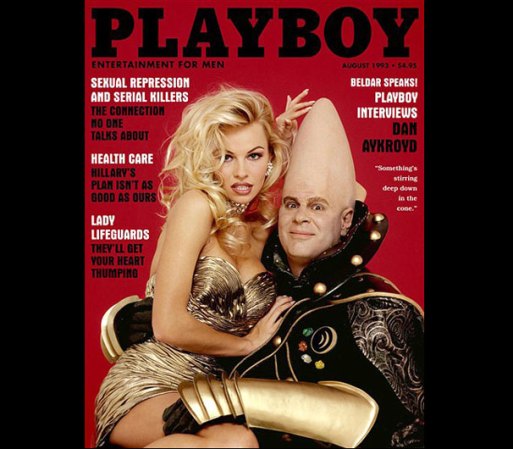 En 1993 Anderson compartió la portada con el actor Dan Aykroyd, quien en ese momento promocionaba una película de comedia llamada "Coneheads".