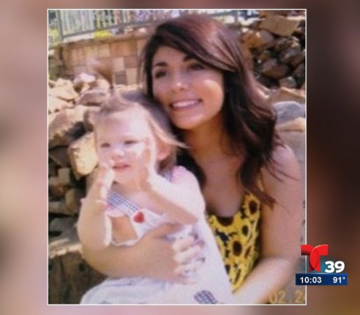 La policía de Arlington arrestó a Alexis Botello, de 17 años, bajo cargos de entorpecer evidencia en el homicidio de su hija Tylea Moore, de 19 meses, y por maltratar a un menor.
