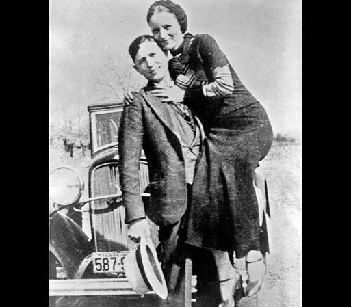 MARZO DE 1993: La famosa pareja de ladrones y criminales, mejor conocida como “Bonnie and Clyde” nacieron en Texas y se hicieron famosos tras robar decenas de bancos y negocios en la época de la Gran Depresión.