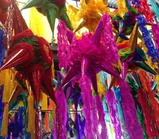 Si hablamos de festejos… las piñatas coloridas no pueden faltar.