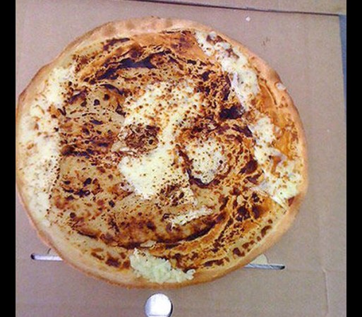 Algunos de éstas “apariciones” pueden distinguirse a simple vista… tal es el caso de esta pizza.