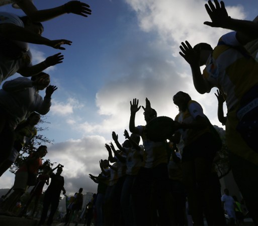 Feligreses a lo largo del malecón de la Playa de Ipanema, en donde se espera que 1.5 millones de personas acudan durante la visita del Papa Francisco, esta semana.