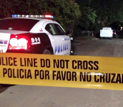 13 DE MARZO, 2013 – La policía de Mesquite encontró cuatro cuerpos de una familia hispana dentro de su vivienda. <br /><br /><br /><br /><br /><br /><br /><br /><br /><br /> Encuentran los cuerpos de una familia <br />