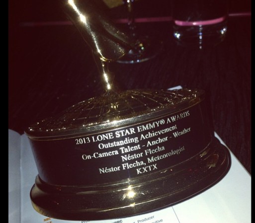 El meteorólogo de Telemundo 39 se ganó un premio Emmy como mejor presentador del tiempo en Texas.