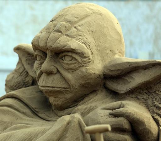 INGLATERRA - Detalle de escultura del personaje Yoda, de la serie de películas de ciencia ficcón "Star Wars".<br /><br /><br /><br />Marzo 2013- Festival de Esculturas de Arena Weston-super-Mare