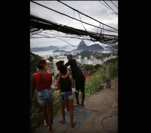 El “proceso de favelización” se refiera a los centros urbanos más susceptibles a la proliferación de favelas.