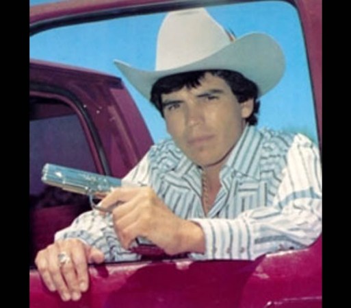 CHALINO SANCHEZ – 16 de Mayo de 1992. El cuerpo de Chalino fue encontrado al lado de una autopista con dos heridas de bala en Sinaloa.