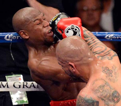 No solamente su padre era boxeado. También lo fue su tío, Roger Mayweather.